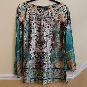 The Pyramid Collection Long Sleeve Silky Tunic size Medium